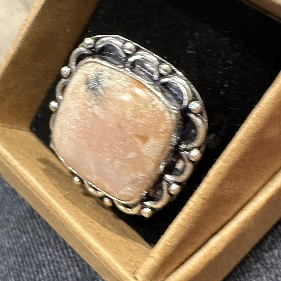 Sterling Silver elegant Orange/Cream Ring - Picture 2 of 4